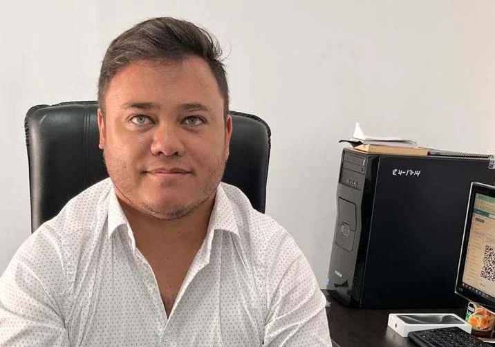 Dr. LEANDRO A. MEYER